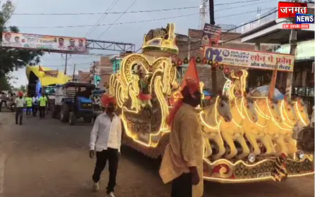 फतेहपुर में निकाला गया रामनवमी का भव्य जुलूस, बुलडोजर रहा आकर्षण का केंद्र