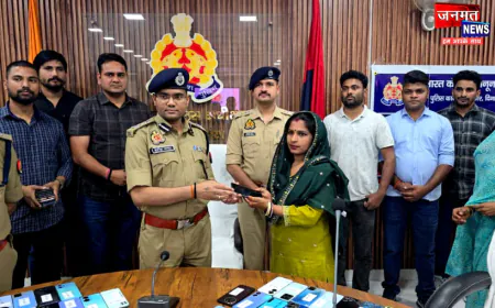 औरैया पुलिस ने लौटाई लोगों की मुस्कान, गुम हुए 111 मोबाइल बरामद कर उनके मालिकों को सौंपे