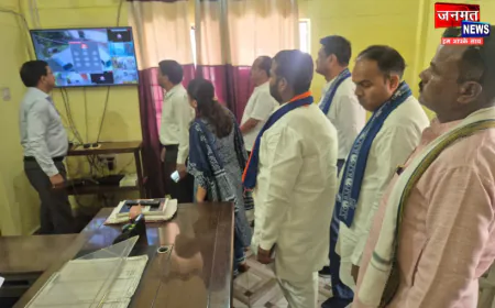 उरई: EVM-VVPAT वेयरहाउस का त्रैमासिक निरीक्षण, राजनैतिक दलों के प्रतिनिधियों की मौजूदगी में किया गया अवलोकन