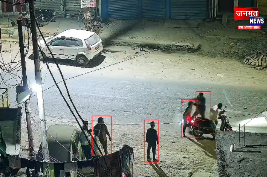 फतेहपुर: दबंगों ने स्कूटी सवार दो युवकों को सड़क पर पीटा, सीसीटीवी में कैद हुई घटना