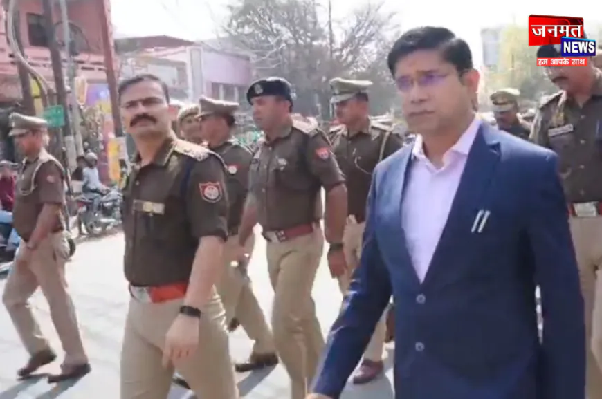 संभल नगर क्षेत्र में सड़क पर उतरे डीएम व एसपी, अधीनस्थों को दिए आवश्यक दिशा निर्देश