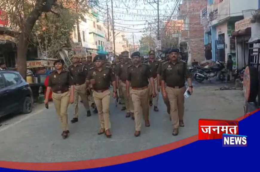 फतेहपुर: होली व रमजान के मद्देनजर पुलिस ने निकाला फ्लैग मार्च, संवेदनशील स्थानों की ड्रोन से निगरानी