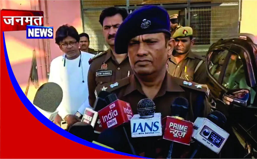 यमुना एक्सप्रेस-वे पर भीषण सड़क हादसा, बस की टक्कर से इको कार सवार 6 लोगों की मौत, 6 घायल