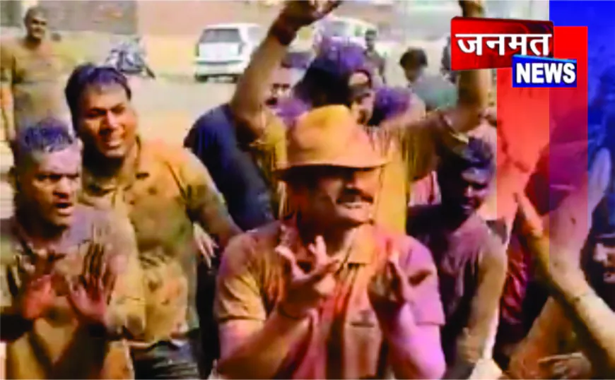 संभल में पुलिस लाइन में रंगों की धूम, एसपी कृष्ण कुमार बिश्नोई ने जवानों के साथ खेली होली, भोजपुरी गानों पर किया डांस