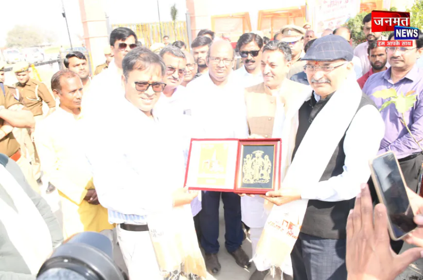 स्थानीय लोक संस्कृतियां हमारी सामूहिकता, संस्कृति और एकता का प्रतीक: आगरा मंडलायुक्त नगेंद्र प्रताप