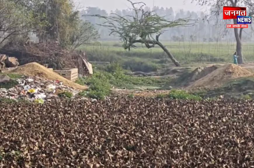 बरेली: दबंग ठेकेदार ने किया सरकारी तालाब पर अवैध कब्जा, ग्रामीणों ने ठेकेदार के खिलाफ खोला मोर्चा