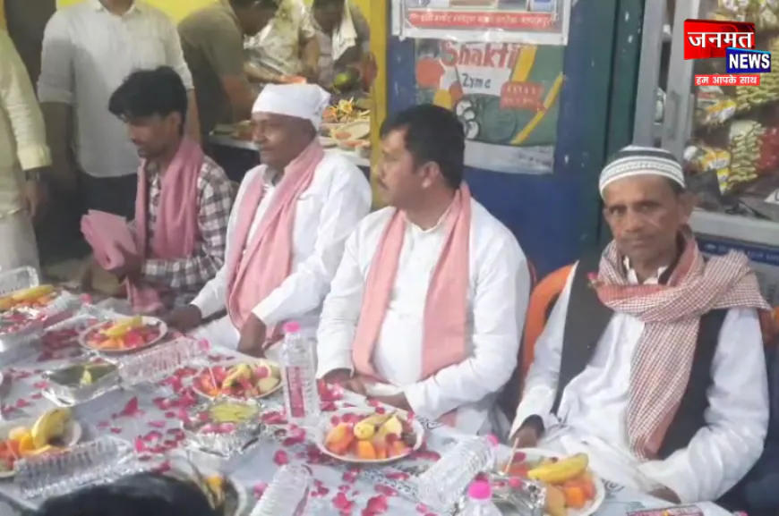 बलरामपुर के महदेइया बाजार में सामूहिक रोजा इफ्तार का आयोजन, अमन और एकता का दिया संदेश