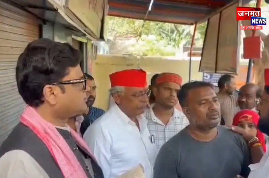 बांदा: रसोई गैस की किल्लत को लेकर सड़क पर उतरे सपाई, कहा- पीएम की गलती से जनता लगा रही लाइन