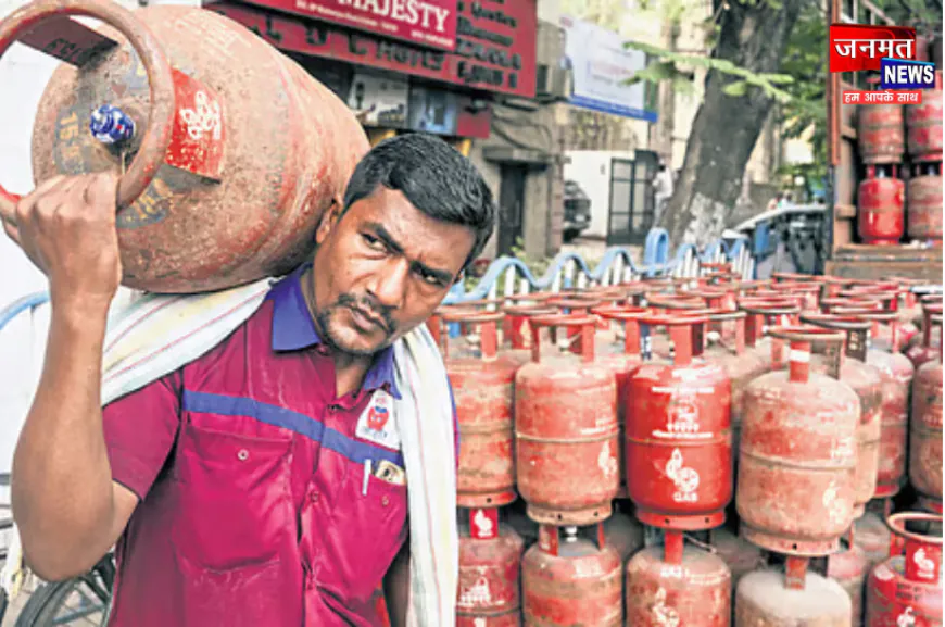उरई: अब घर बैठे मिलेगी गैस सिलेंडर की डिलीवरी, उपभोक्ताओं को मिली ऑनलाइन बुकिंग की सुविधा