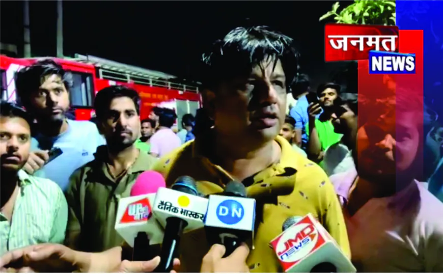 प्लास्टिक सैक फैक्ट्री में लगी भीषण आग, दमकल की कई गाड़ियां आग बुझाने में जुटीं