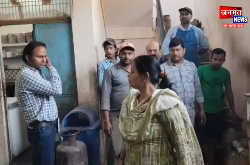 फर्रुखाबाद: घरेलू सलेंडरों को लेकर पूर्ति विभाग की टीम ने की छापेमारी, 18 गैस सिलेंडर किए जब्त