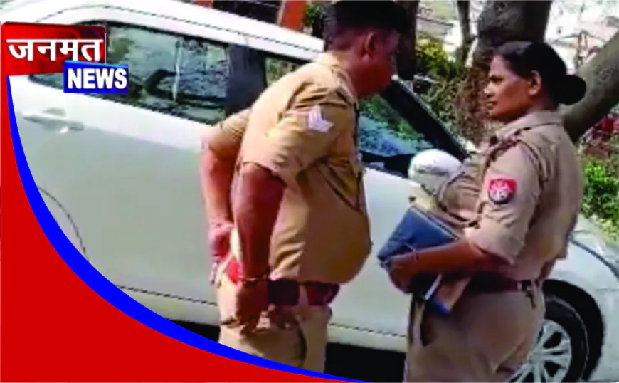 सड़क किनारे मिला नवजात बच्ची का शव, आवारा जानवर नोचते मिले