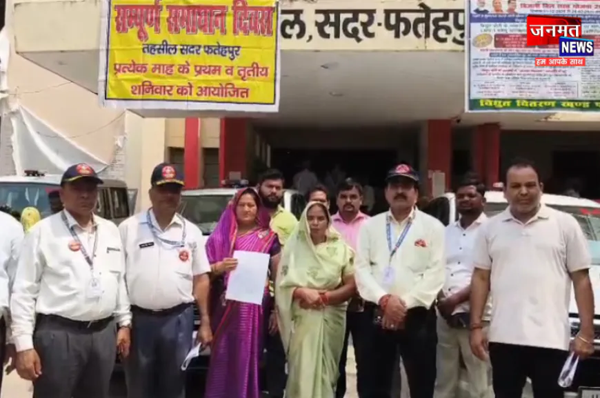 फतेहपुर में दबंगों ने पूर्व फौजी के घर पर चलाया बुलडोजर, न्याय के लिए भटक रही महिला