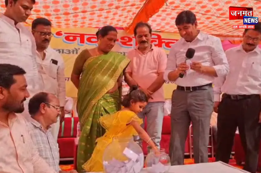 चन्दौली में महिला सशक्तिकरण की अनोखी पहल, पारदर्शिता और निष्पक्षता से महिलाओं को दुकान आवंटित