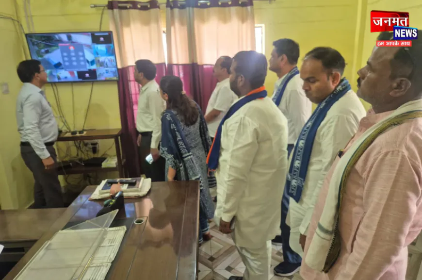 उरई: EVM-VVPAT वेयरहाउस का त्रैमासिक निरीक्षण, राजनैतिक दलों के प्रतिनिधियों की मौजूदगी में किया गया अवलोकन