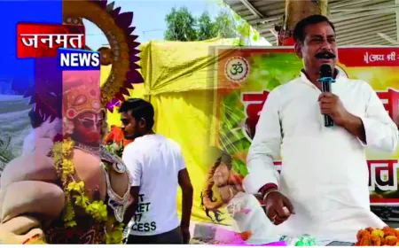 हनुमान भक्तों की भव्य पैदल यात्रा, झांकियों और भजनों से गूंजा गुलरी पुरवा हनुमान मंदिर मार्ग