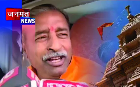 हनुमान जयंती के पावन अवसर पर राम मंदिर परकोटे के हनुमान मंदिर पर भव्य ध्वजारोहण