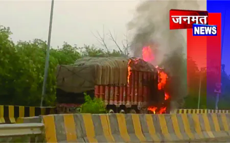 चलती ट्रक में लगी भीषण आग, शॉर्ट सर्किट से हाईवे पर मची अफरातफरी