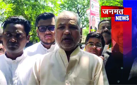 कलेक्ट्रेट में कांग्रेस कार्यकर्ताओं का प्रदर्शन, गैस किल्लत और स्मार्ट मीटर के विरोध में सौंपा ज्ञापन