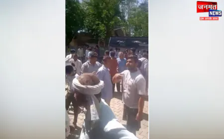 उरई: प्रीपेड मीटर के विरोध में सड़कों पर उतरे उपभोक्ता, कहा- मीटर से हो रहा धन का दोहन