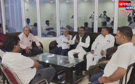 बहराइच पहुंचे सपा के शिक्षक MLC प्रत्याशी कमलेश यादव, किया विभिन्न स्कूलों व कॉलेजों का निरीक्षण