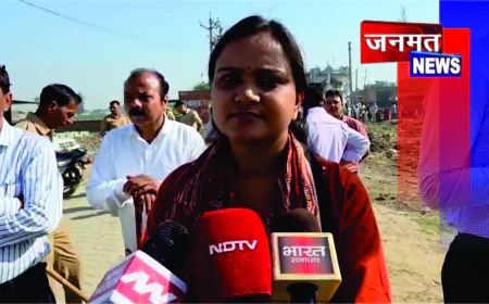 संभल के बिछोली गांव में गरजे बुलडोजर, सरकारी जमीन से अवैध कब्जा हटाया गया