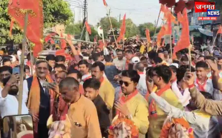 औरैया में धूमधाम से निकली भगवान परशुराम शोभा यात्रा, फूल वर्षा से हुआ भव्य स्वागत