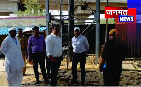 रेलवे डिप्टी जीएम का हाथरस जंक्शन पर औचक निरीक्षण, गंदगी और अव्यवस्थाओं पर जताई नाराजगी