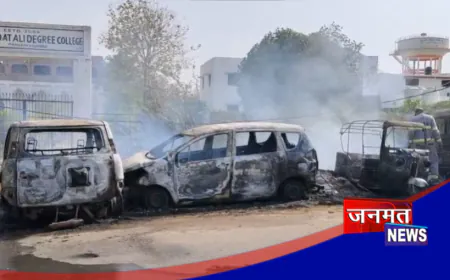 कौशाम्बी: सीज खड़ी गाड़ियों में संदिग्ध परिस्थितियों से लगी भीषण आग, कई गाड़ियां जलकर ख़ाक