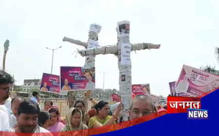 चंदौली: महिला आरक्षण को लेकर जमकर बवाल, जनाक्रोश रैली में सपा-कांग्रेस के खिलाफ नारेबाजी व पुतला दहन