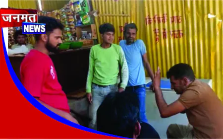 देशी शराब ठेके पर सिपाही की बेल्टों से पिटाई, वायरल वीडियो से हड़कंप