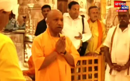 मुख्यमंत्री योगी पहुंचे अयोध्या राम मंदिर परिसर, शिव मंदिर के शिखर पर किया धर्म ध्वज़ आरोहण