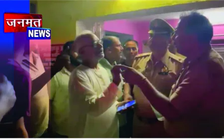 मिर्जापुर में पुलिस चौकी में घुसकर दबंगों का बवाल, दरोगा-सिपाही से मारपीट का वीडियो वायरल