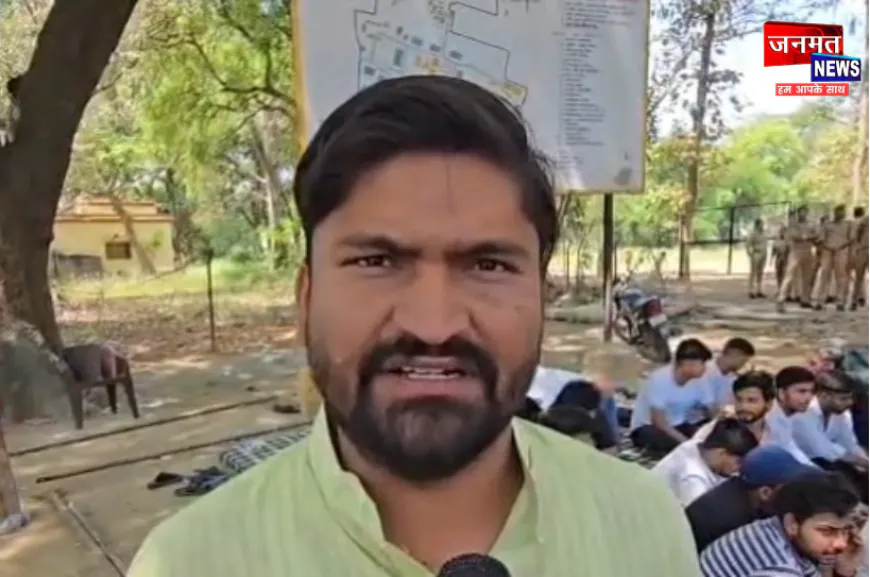 वाराणसी: छात्र की हत्या के बाद मुंडन कराकर जताया विरोध, प्राचार्य पर मुकदमा दर्ज करने की मांग