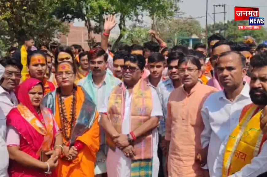 हाथरस: सासनी में श्री हनुमान जन्मोत्सव पर निकली भव्य शोभायात्रा, श्रीराम के जयघोष से गुंजायमान हुआ नगर