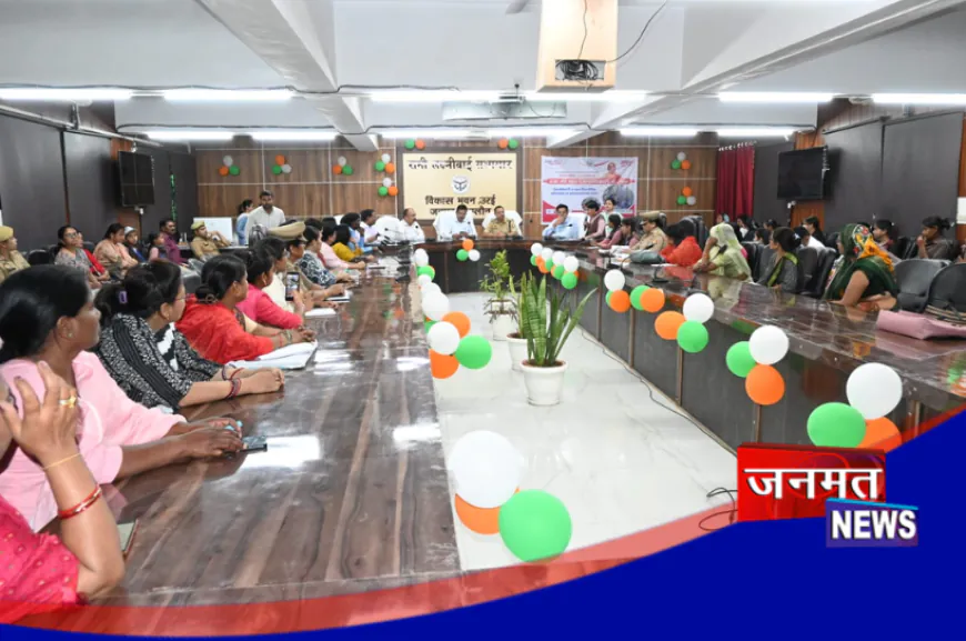 उरई: ‘हक की बात’ में बेटियों ने बेझिझक रखी आवाज, डीएम ने दिए त्वरित समाधान के निर्देश