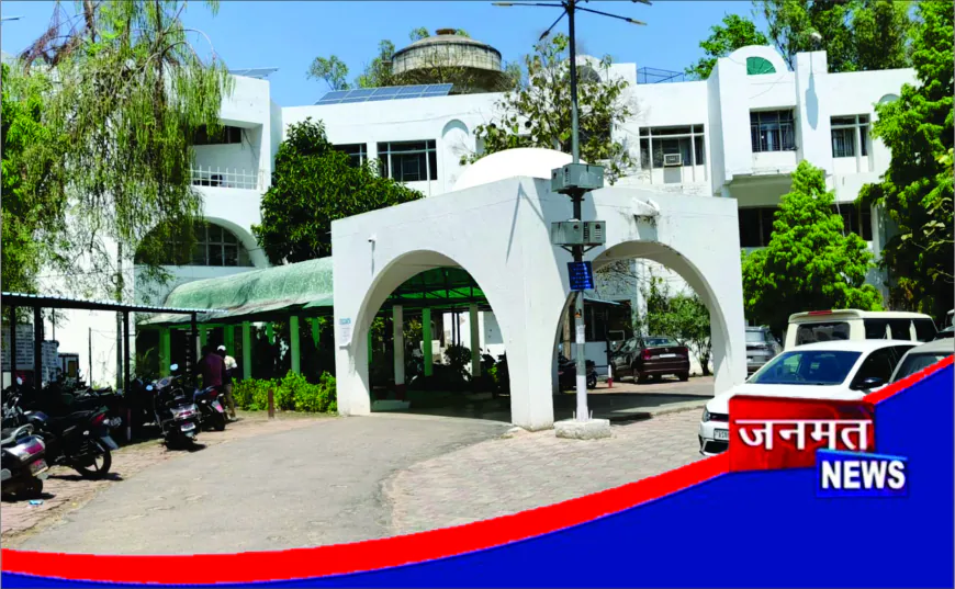 बांदा में करोड़ों के घोटाले का आरोप, डीपीआरओ और डीडी पंचायत आमने-सामने; जांच के बीच महिलाओं के आरोपों से मामला गरमाया