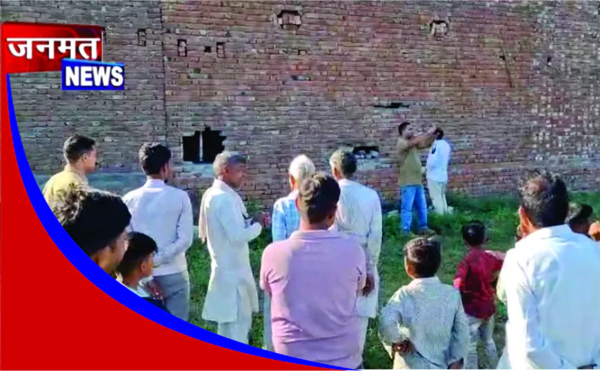 संभल में दीवार तोड़कर लाखों की चोरी, तीन जगह नकब लगाकर घर में घुसे चोर; ग्रामीणों में दहशत