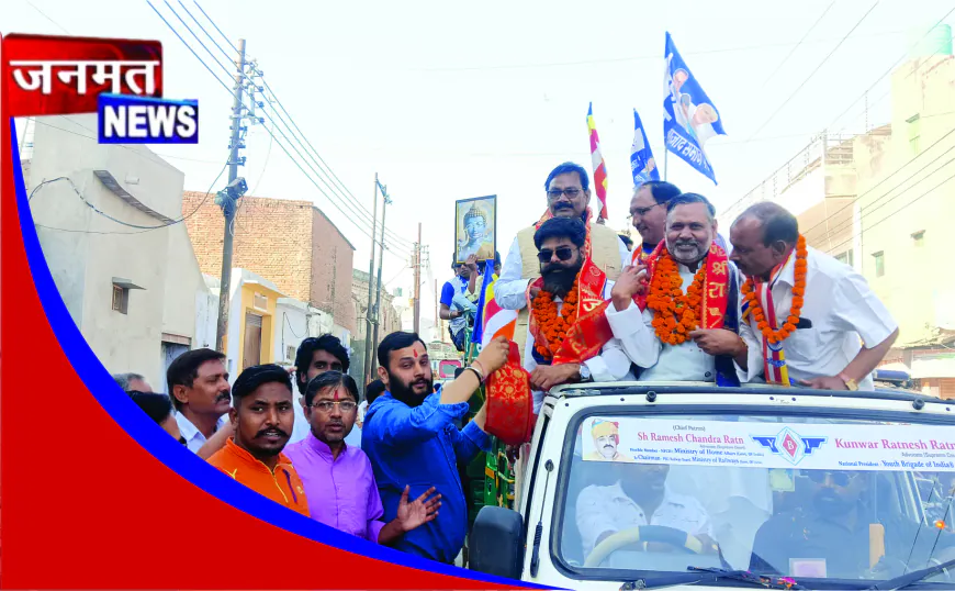 हाथरस में अंबेडकर जयंती पर भव्य शोभायात्रा, पुष्पवर्षा व सरबत वितरण से गूंजा नगर