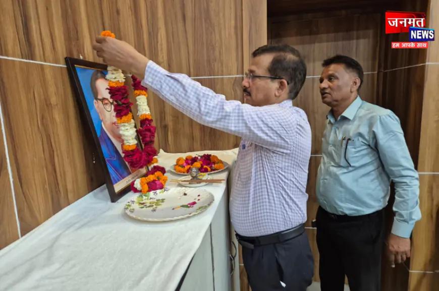 उरई में संविधान निर्माता को नमन, कलेक्ट्रेट सभागार में मनाई गई डॉ. भीमराव अंबेडकर जयंती