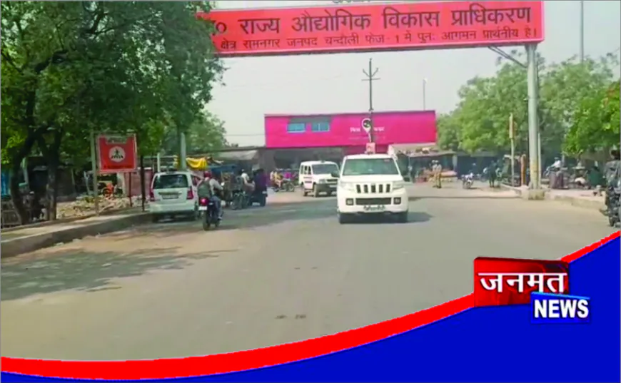 नोएडा हिंसा के बाद चंदौली पुलिस हाई अलर्ट पर, औद्योगिक क्षेत्रों में फ्लैग मार्च