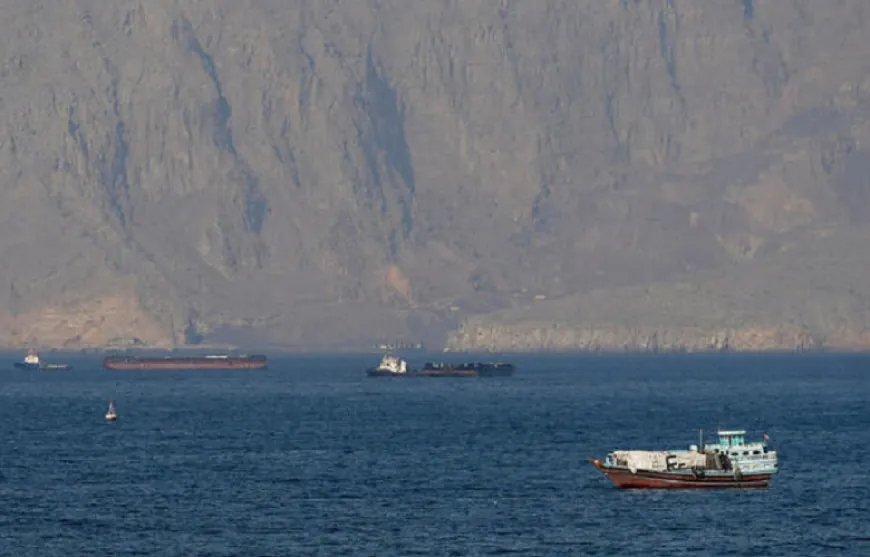 होर्मुज में जहाज पर ईरान ने की अंधाधुंध फायरिंग, ट्रंप ने आज ही किया था सीजफायर का एलान