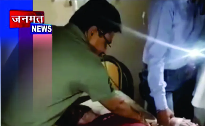 टॉर्च की रोशनी में इलाज, जिला अस्पताल की लापरवाही ने खोली स्वास्थ्य व्यवस्था की पोल