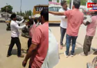 हरदोई में ग्राम न्यायालय के सामने मारपीट, एक व्यक्ति ने दूसरे को चप्पल से पीटा; वीडियो वायरल