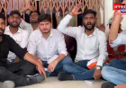 काशी विद्यापीठ में छात्रों का धरना, एजेंसी पर गंभीर आरोप; पेपर देने के बाद भी लगाया जा रहा ‘Absent’
