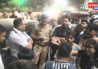 एटा: स्कूटी सवार लड़कियों का पीछा करने पर हाईवोल्टेज ड्रामा, कार सवार दरोगा और पुलिसकर्मी पर लगा आरोप