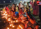 प्रतापगढ़: गंगा दशहरा पर 21000 दीपों से रोशन हुआ मां बेल्हा देवी मंदिर घाट, उमड़ा भक्तों का सैलाब