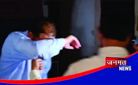 फर्रुखाबाद में रिश्वतखोर कानूनगो 50 हजार रुपये घूस लेते रंगे हाथ गिरफ्तार