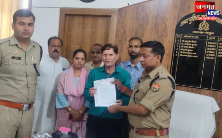 मथुरा: मॉडिफाइड साइलेंसर, कार स्टंट जैसे यातायात नियमों के उल्लंघन पर पुलिस अधीक्षक यातायात को सौंपा ज्ञापन