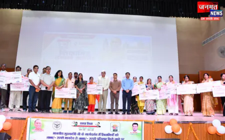 फिरोजाबाद में शिक्षामित्रों के लिए सम्मान समारोह का आयोजन, बढ़े हुए मानदेय का दिया गया चेक